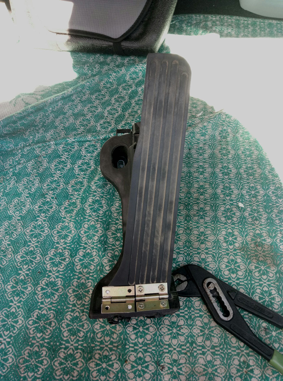 Как снять педаль газа шкода октавия а5