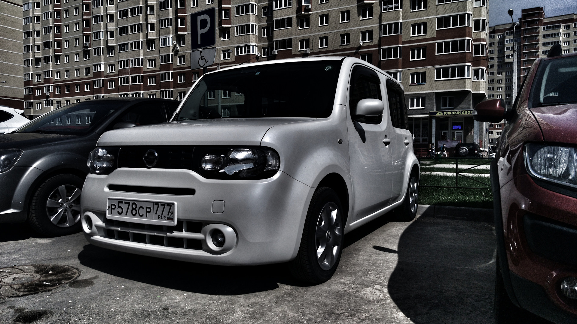 Nissan Cube III 1.5 бензиновый 2009 Красный КВАДРАТ МАЛЕВИЧА на DRIVE2