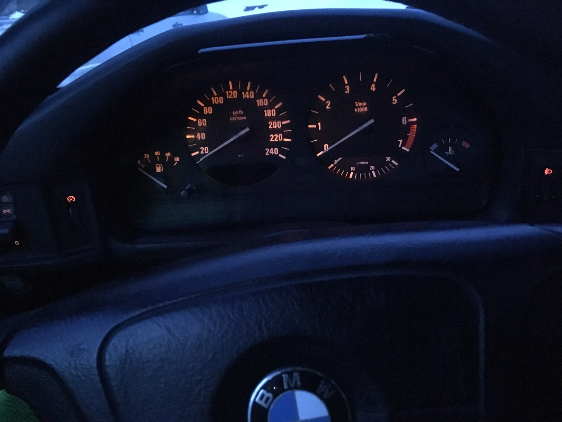 Выбор и замена основных ламп/светодиодов в приборной панели — BMW 5 ...