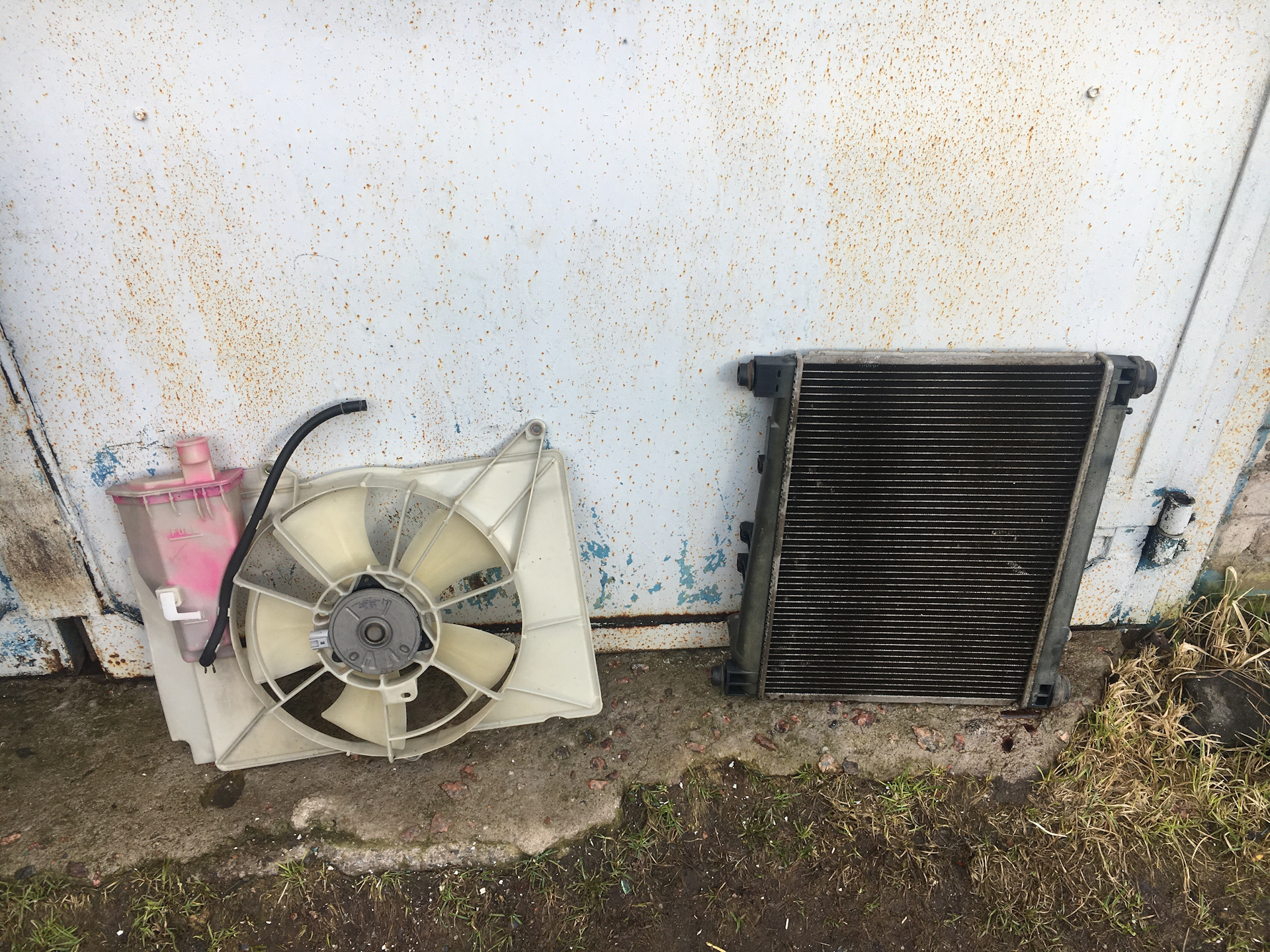 есть в наличии кое какие запчасти на funcargo — Toyota Funcargo, 1,3 л ...