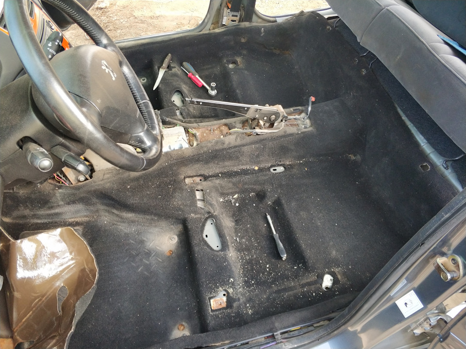 Приводим в порядок пол под ковролином водителя (Обновлено). — Peugeot ...
