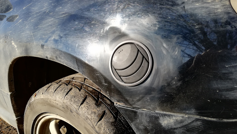 Полностью закрыто. Забор воздуха из-под крыла. — Subaru Forester (SG)