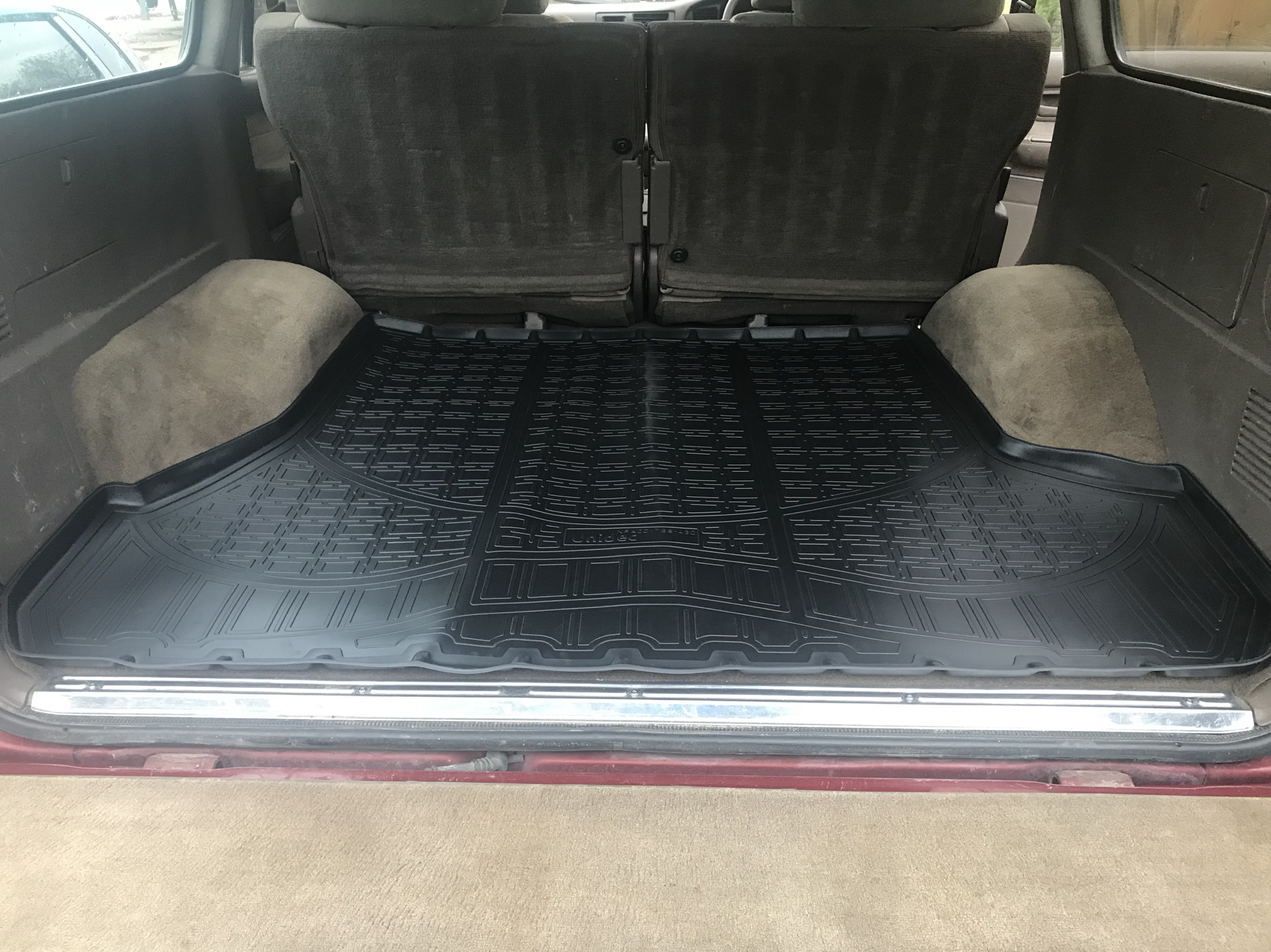 Toyota land cruiser 80 багажный отсек. Ленд крузер 80 багажник. Тойота лэнд круизер 80 спальник органайзер. Органайзер в багажник тойота ленд крузер 80. Land cruiser 80 багажник.