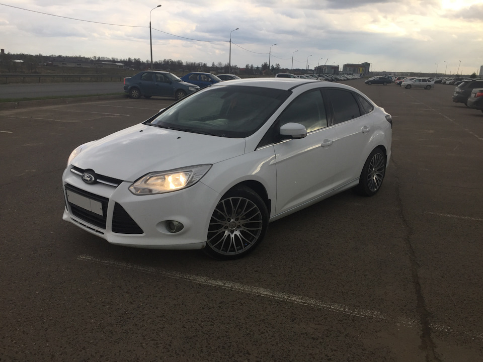 Ford Focus 3 универсал белый