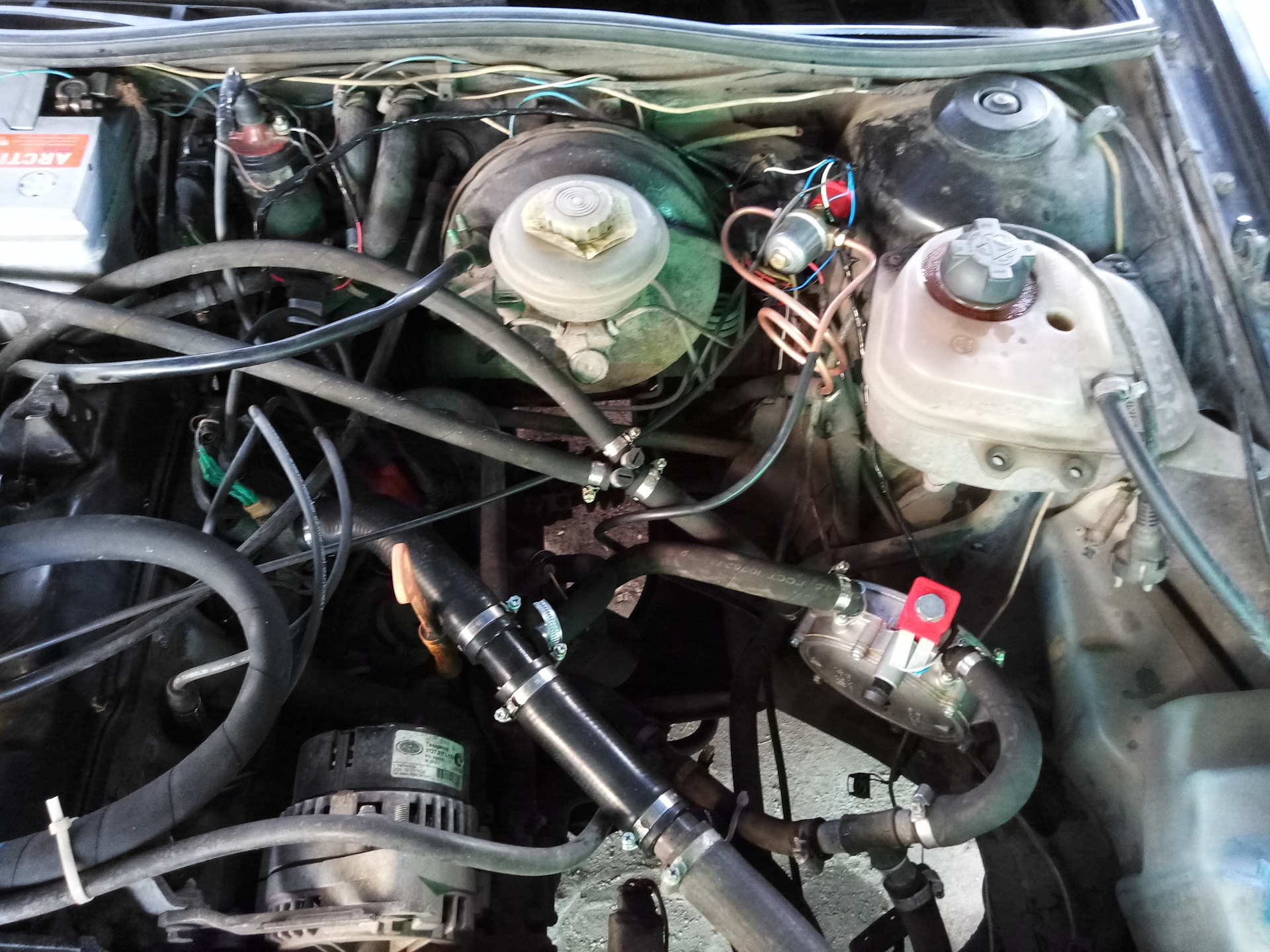 Бензин инжектор. ГБО на Ауди 80. Audi 80 ГБО. ГБО 2 на Ауди 80. ГБО на Ауди 80 карбюратор.