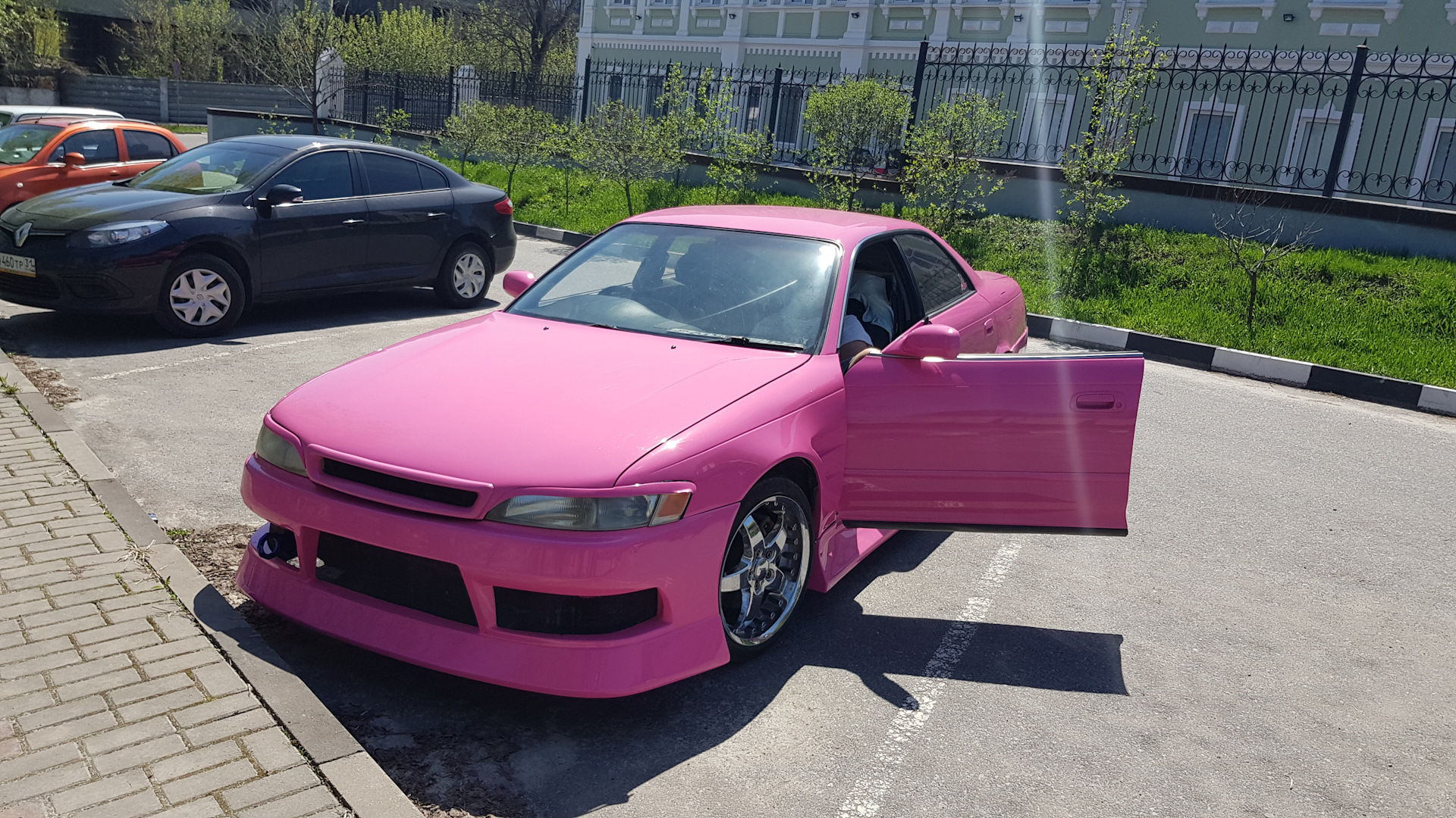 Toyota Mark 2 90 розовый