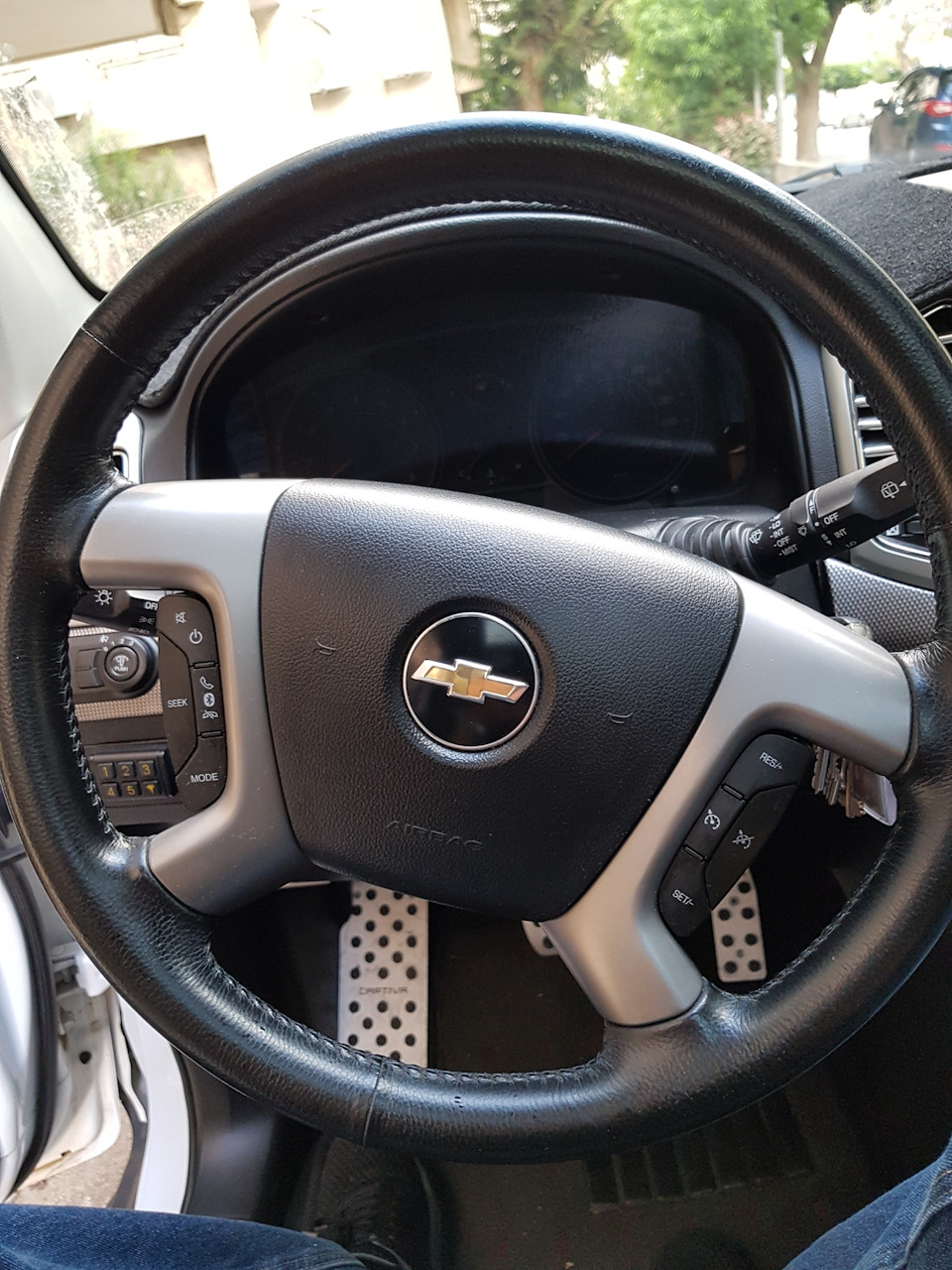 Накладки на руль, карбон. — Chevrolet Captiva (1G), 2,4 л, 2012 года ...