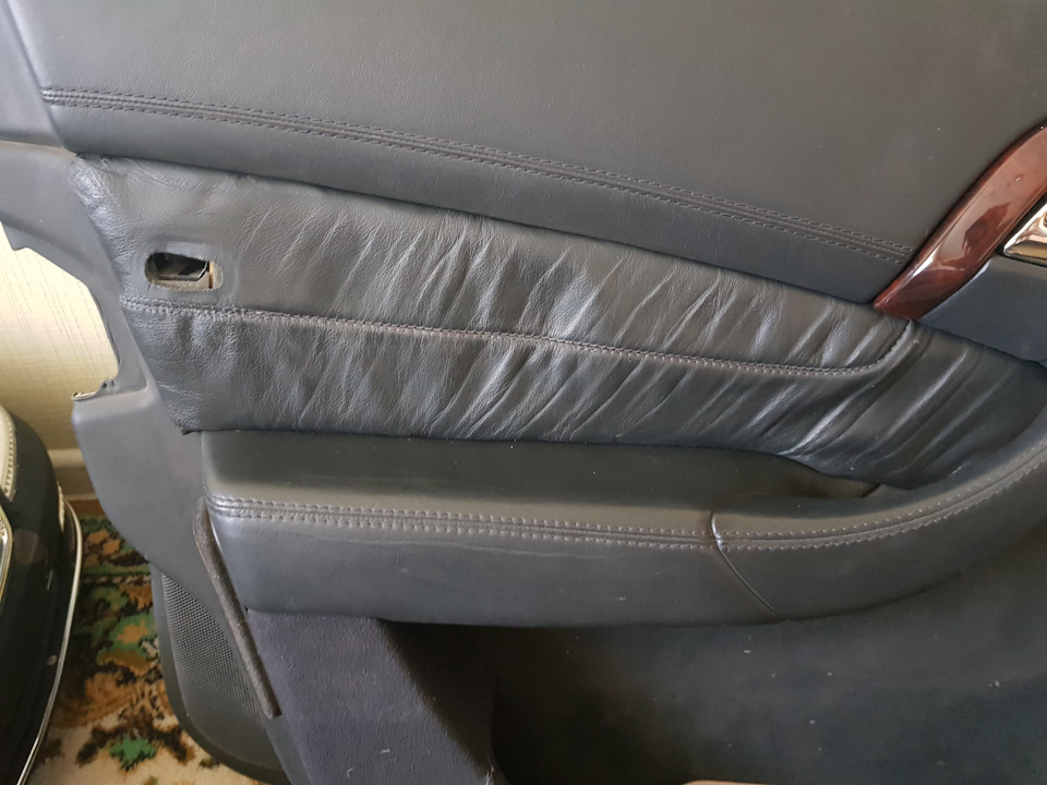 Штатная шумоизоляция дверных карт додж стратус. Обшивки дверей ваз 2110 люкс. Дверные карты ваз 2110 люкс. Алькантара дверные карты гольф 6. Обшивка дверей кожа мерседес 202.