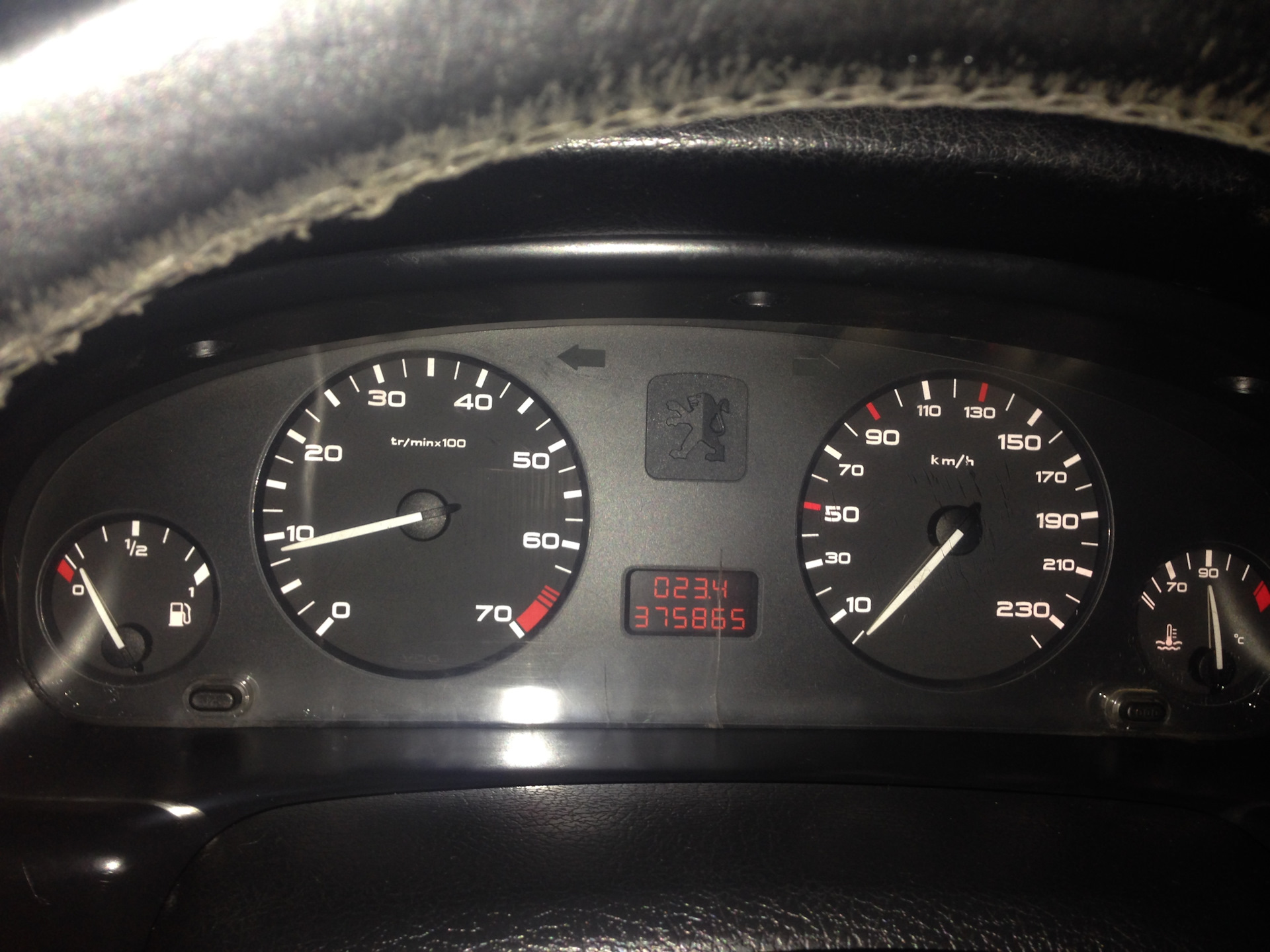 Приборная панель пежо 406. Peugeot 406 1 приборная. Peugeot 406 приборная панель. Панель приборов Кубота 406. Пежо 406 АКПП 1997 панель приборов.