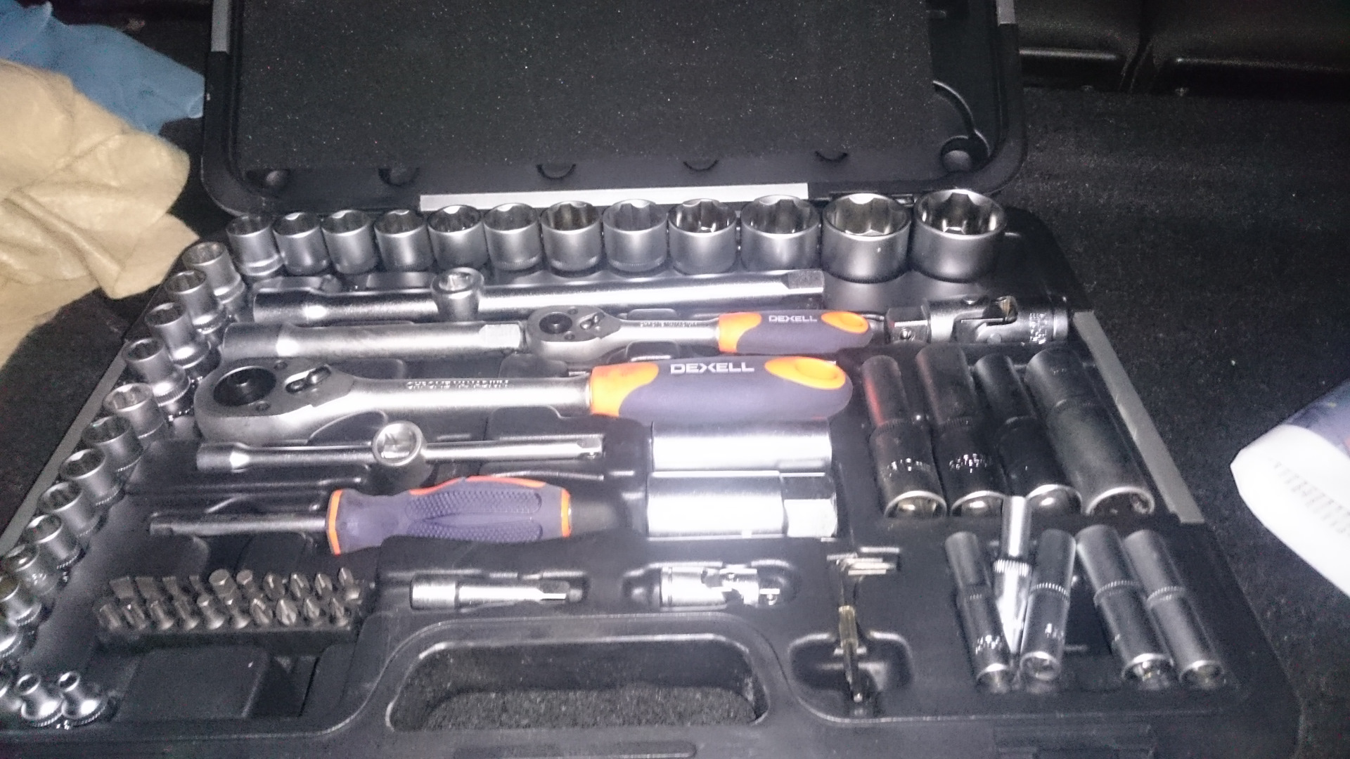 16.Поменял щетки генератора, набор ключей, камера и ещё всякое ...