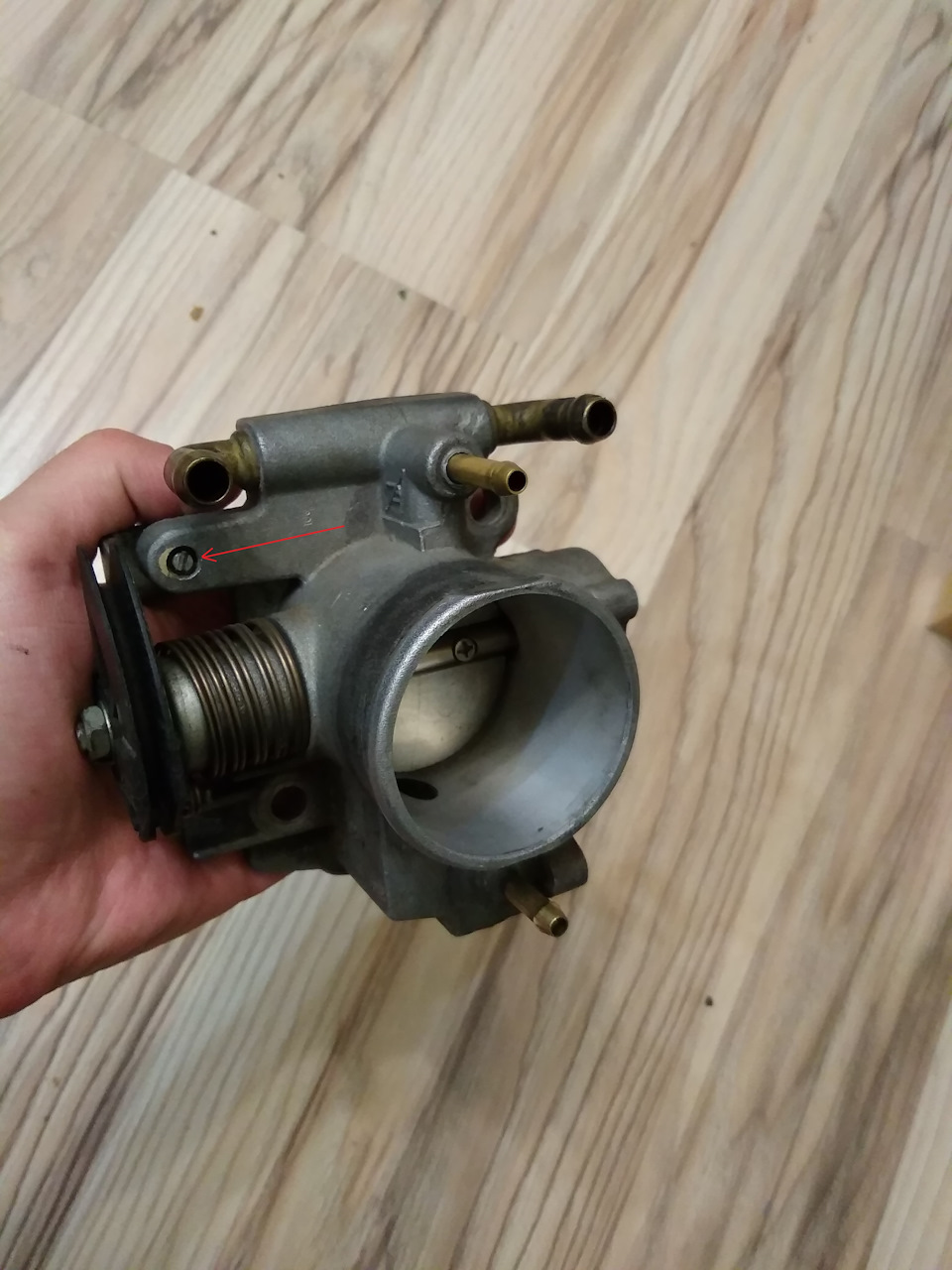 Дроссельный узел - замена (снятие для чистки дроссельной заслонки) Lada ...