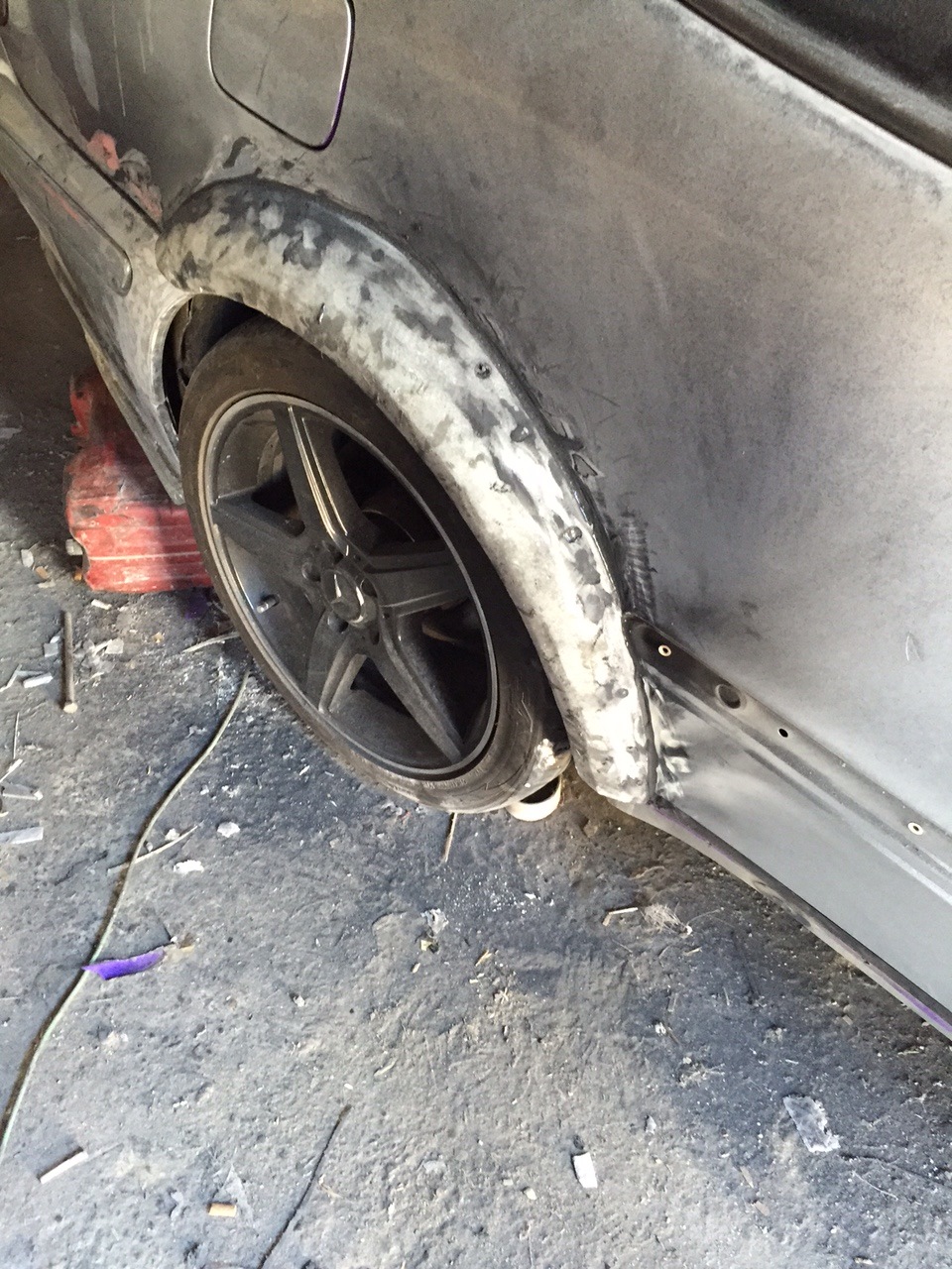 расширение задних арок ч5 — Mercedes-Benz CLK (W208), 2 л, 1996 года ...