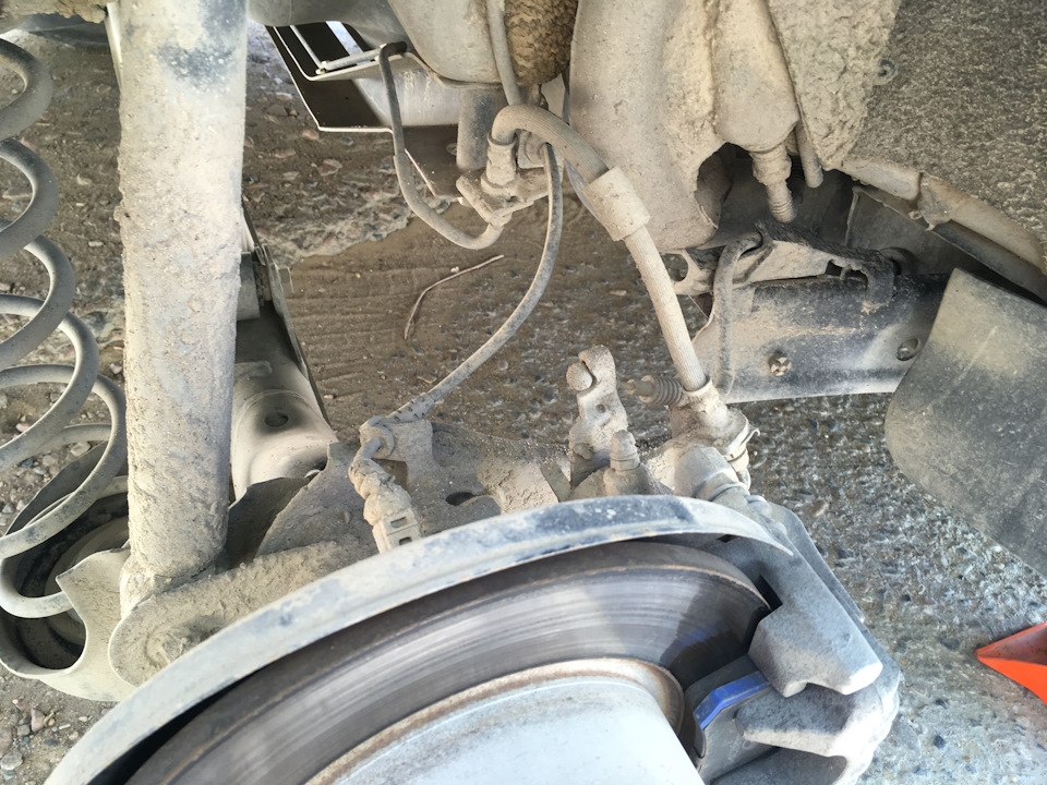 Лопнул рычаг задней балки — Volkswagen Jetta VI, 1,6 л, 2012 года ...