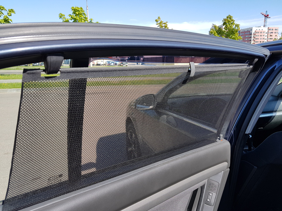 Купить шторка заднее стекло. Шторки Opel Astra h. Автошторки на Opel Signum. Opel Vectra c шторки заднего окна.