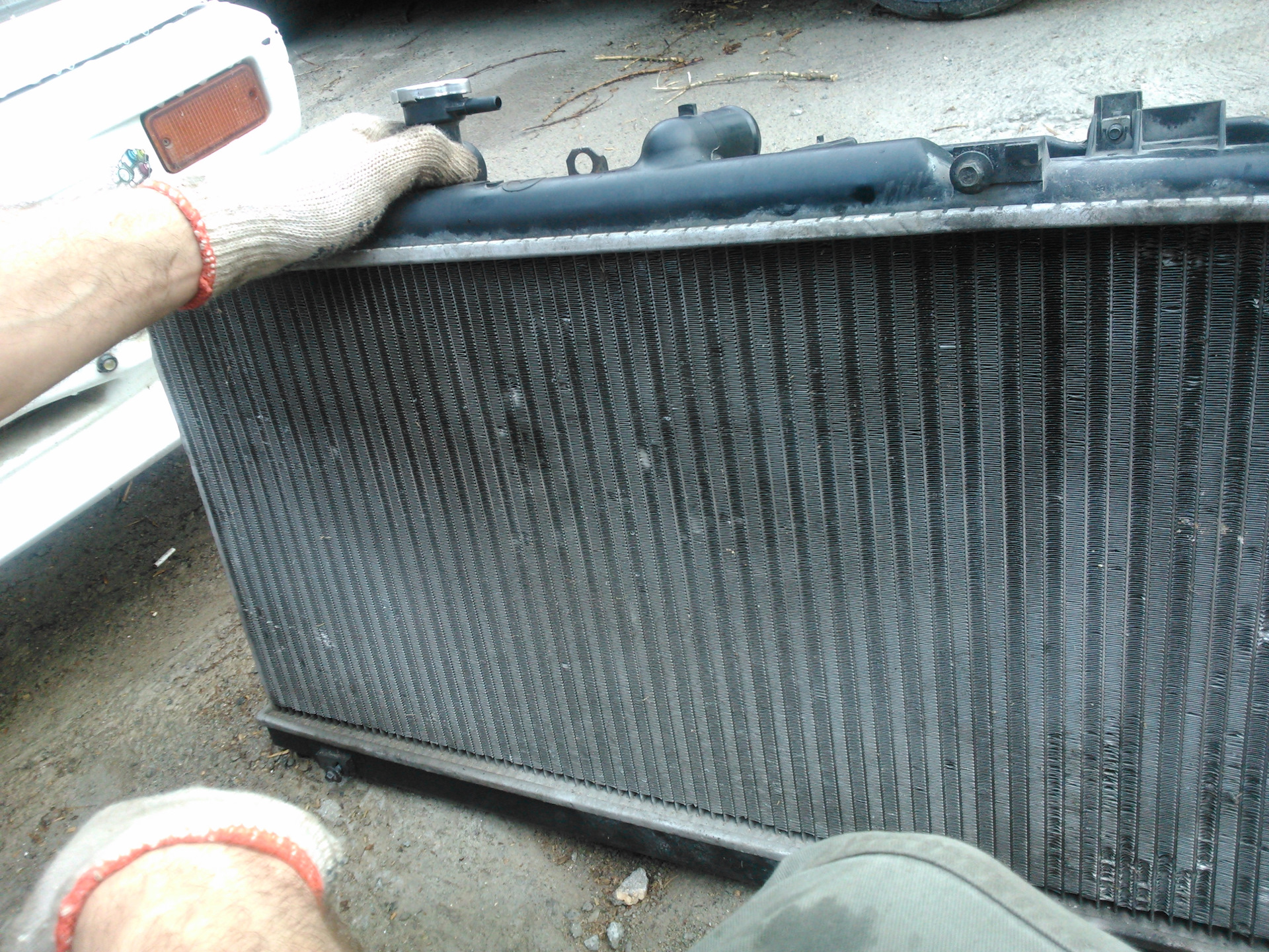 Блюберд силфи радиатор кпп. Nissan bluebird 1989 радиатор печки охлаждения. M4991012 радиатор охлаждения. Замена радиатора ниссан блюберд. Замена радиатора ниссан блюберд.