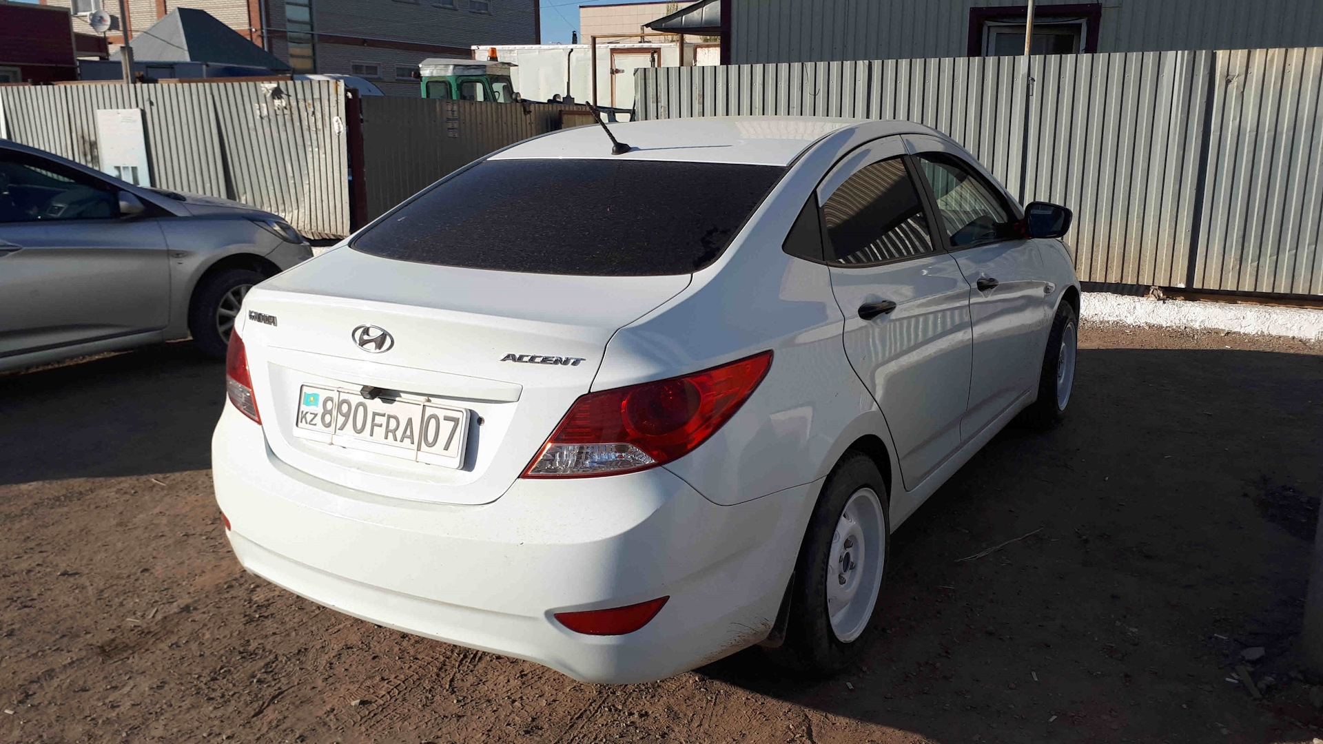 Hyundai Accent (4G) 1.4 бензиновый 2013 | 1.4 белый МКПП на DRIVE2