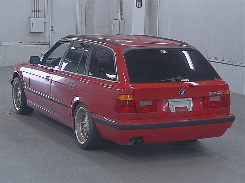 Разбор е34. BMW e34 hellrot. Е34 универсал красная колхоз. Е34 545 универсал. БМВ е34 универсал фото.