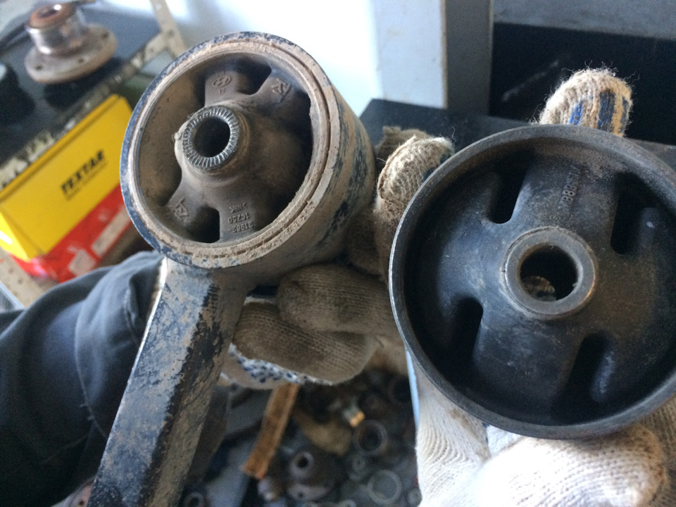 Сайлентблоки задней подушки двигателя — Hyundai Getz, 1,4 л, 2008 года ...