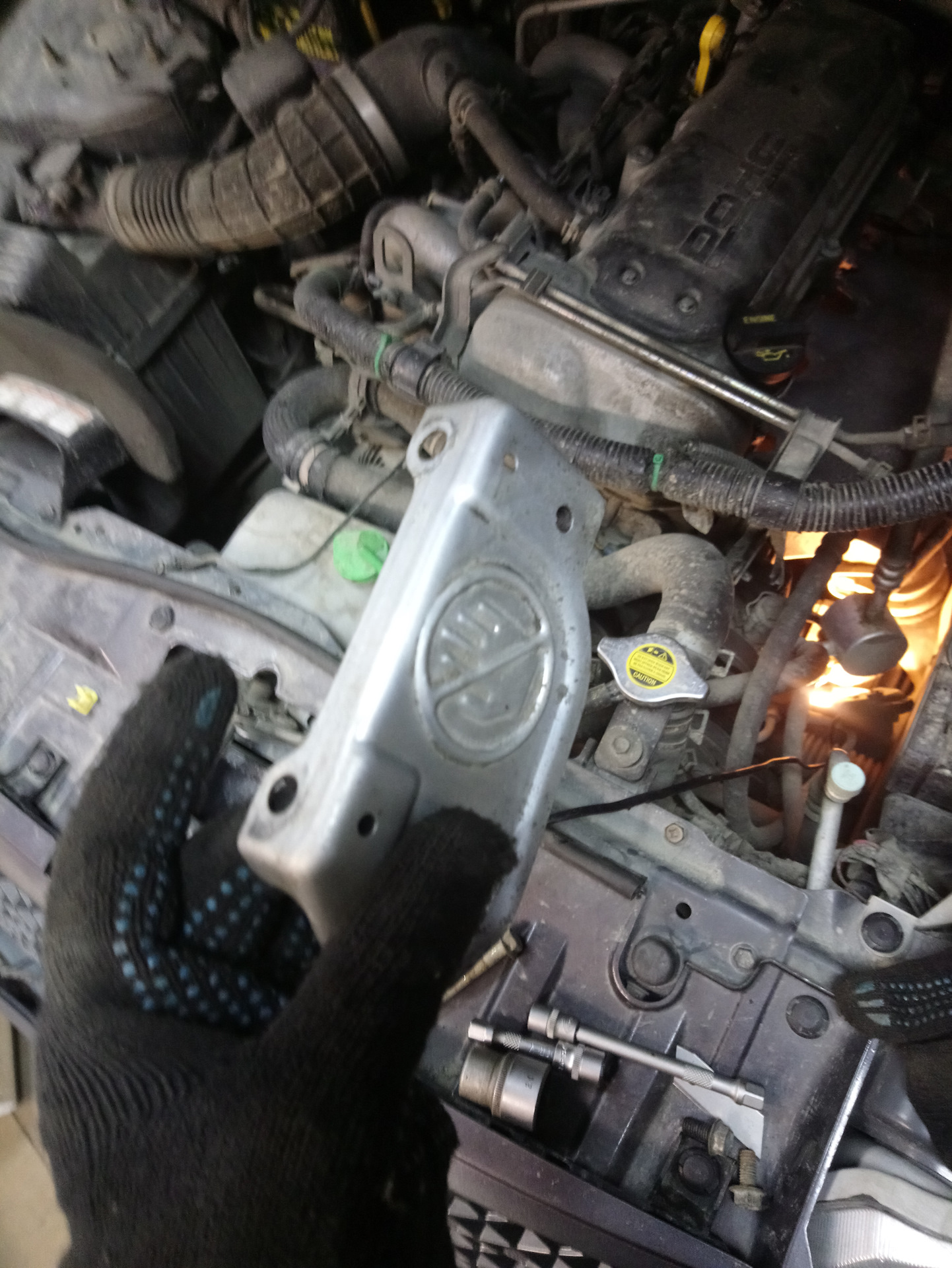 Suzuki grand vitara 1. Гранд витара замена датчика давления. Гранд витара замена датчика давления. 6 датчик давления масла. Suzuki grand vitara 2008 датчик давления масла.