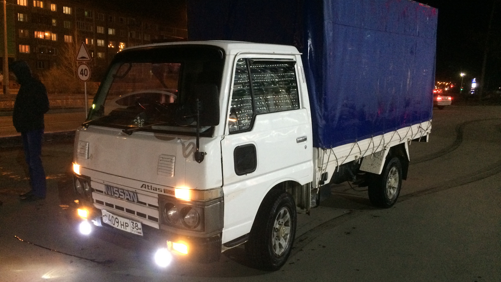 Бензиновый ниссан атлас. Nissan atlas бортовой, 200. Ниссан атлас 150. Ниссан атлас 2003 год 4jg21. Nissan atlas camper 4wd.