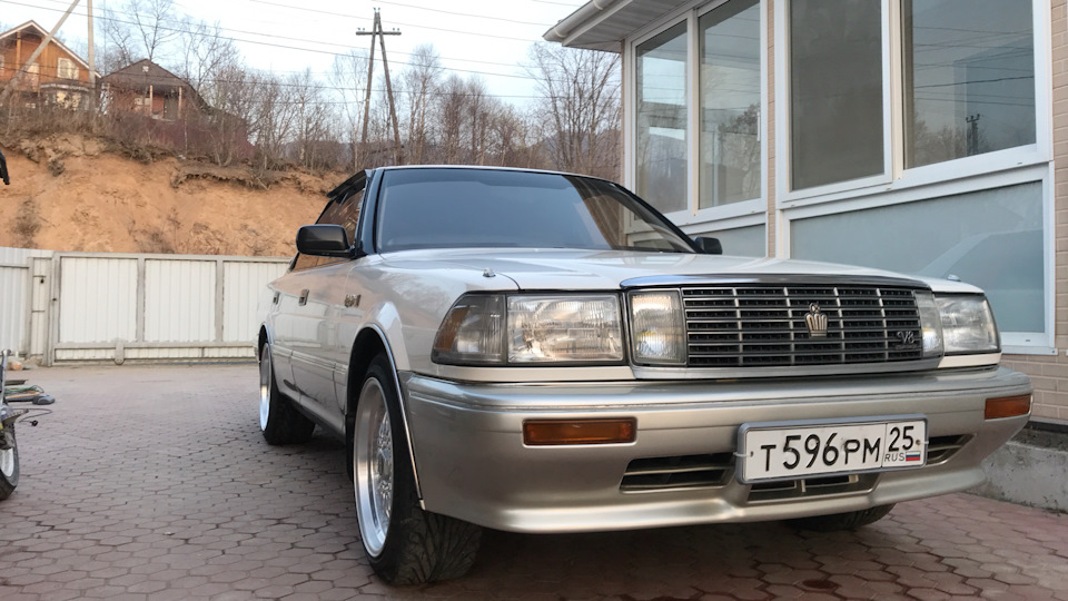 Toyota crown 131 wide body отличие