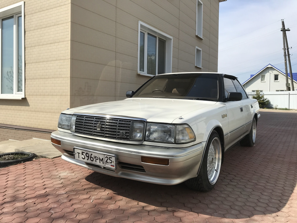 Toyota crown 131 wide body отличие