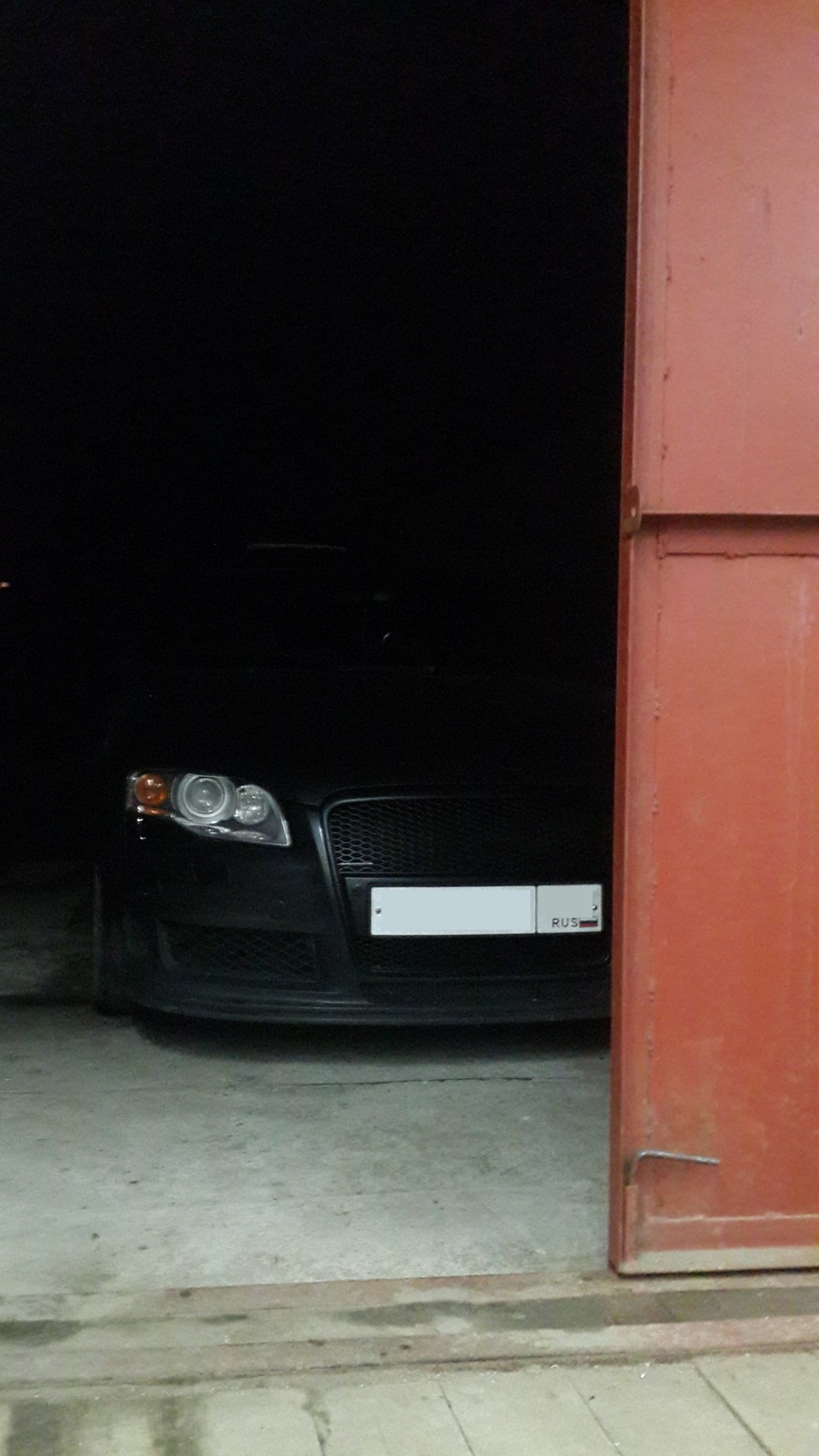 Без колец какая то страшная морда))) — Audi A4 (B7)