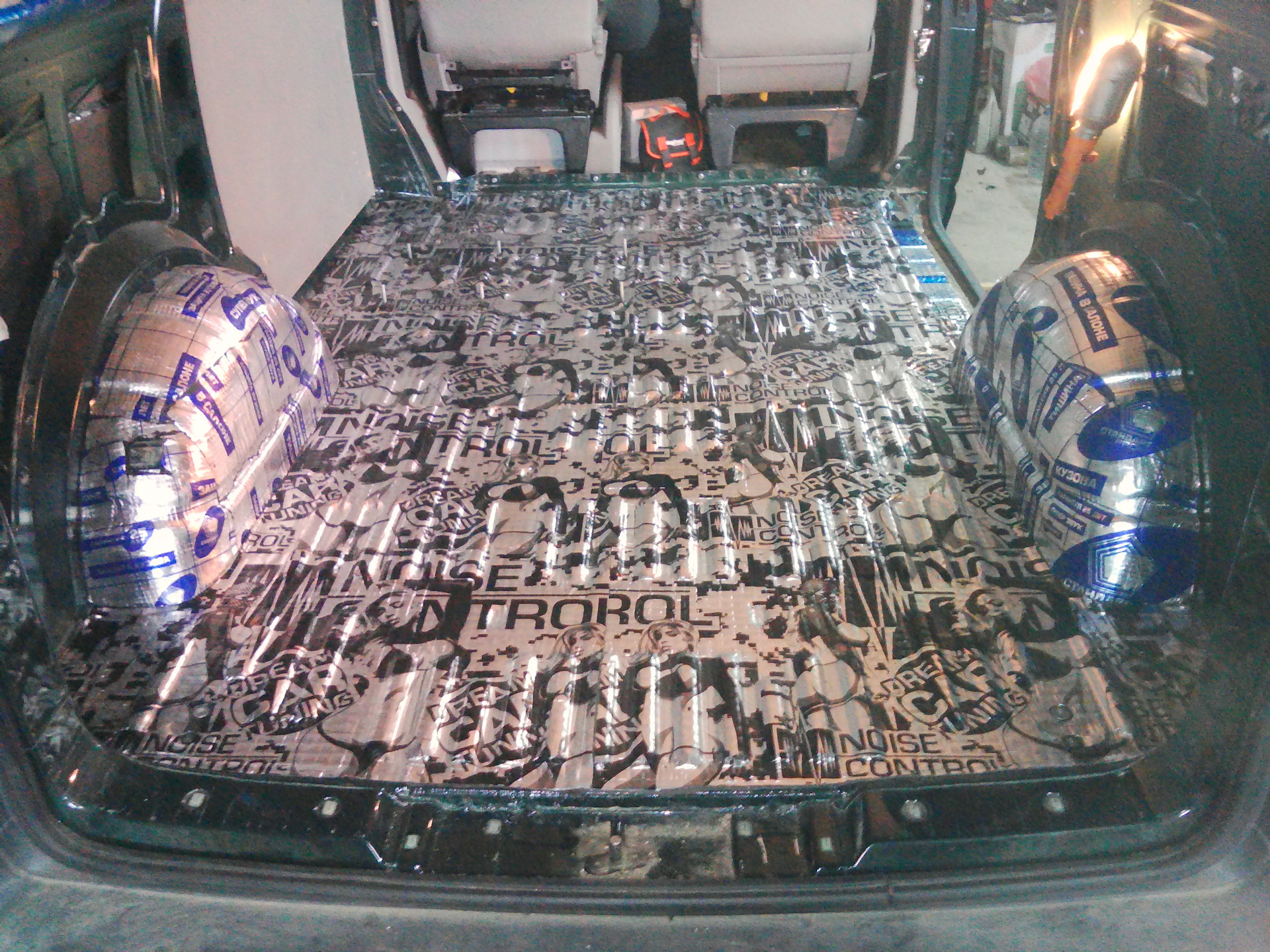 1. Шумоизоляция vw t5. Шумоизоляция фольксваген т5. Шумоизоляция фольксваген т5. Шумоизоляция т5.