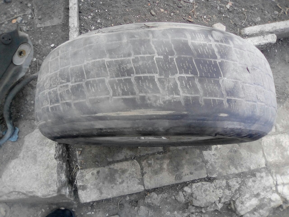 жрет резину на задней оси — Renault Laguna I, 2 л, 1994 года | шины ...