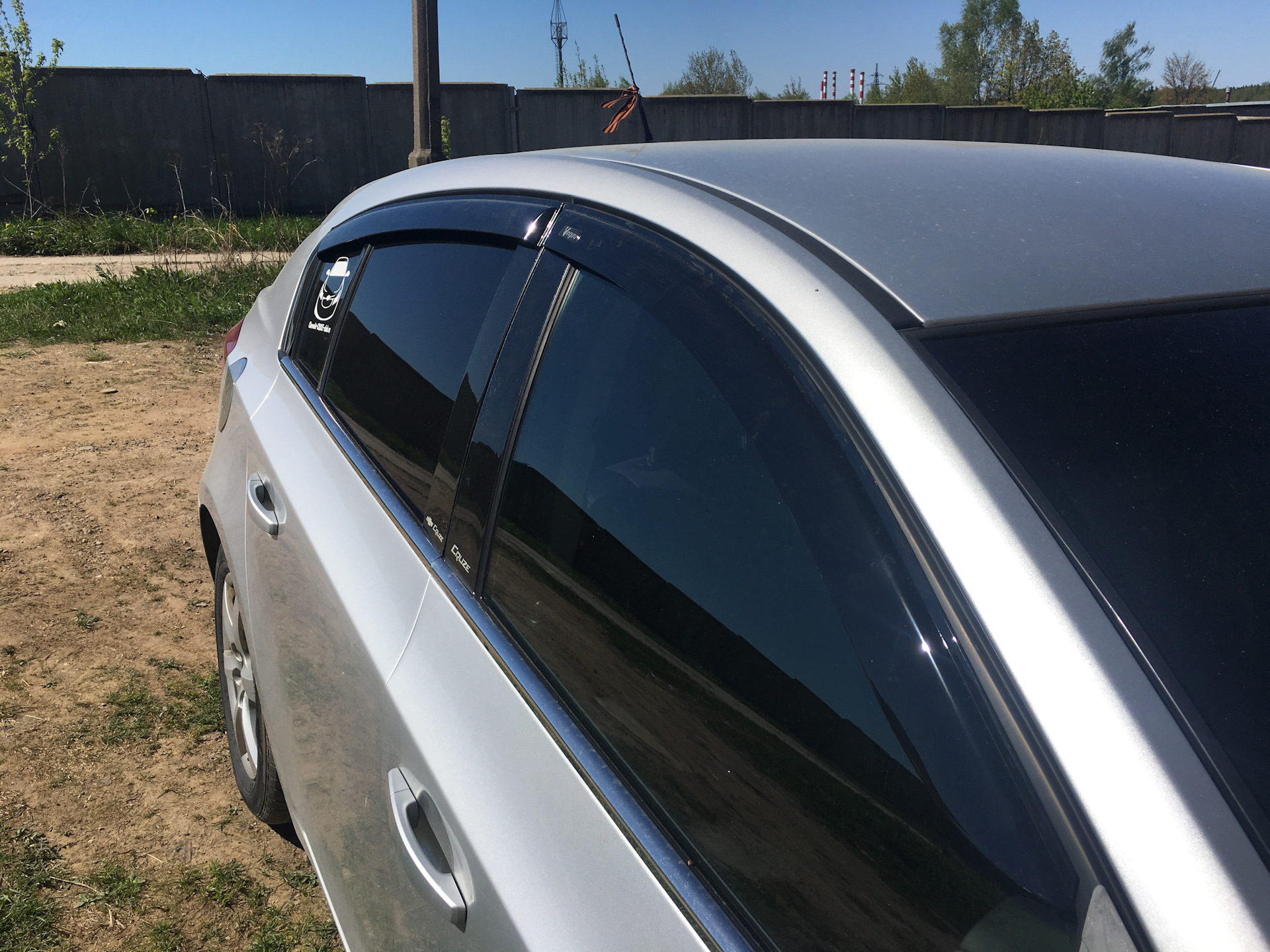 дефлектор на окна шевроле авео т250. дефлекторы шевроле. дефлекторы окон chevrolet cruze седан. шевроле авео т300 ветровики. дефлекторы на окна шевроле круз седан.