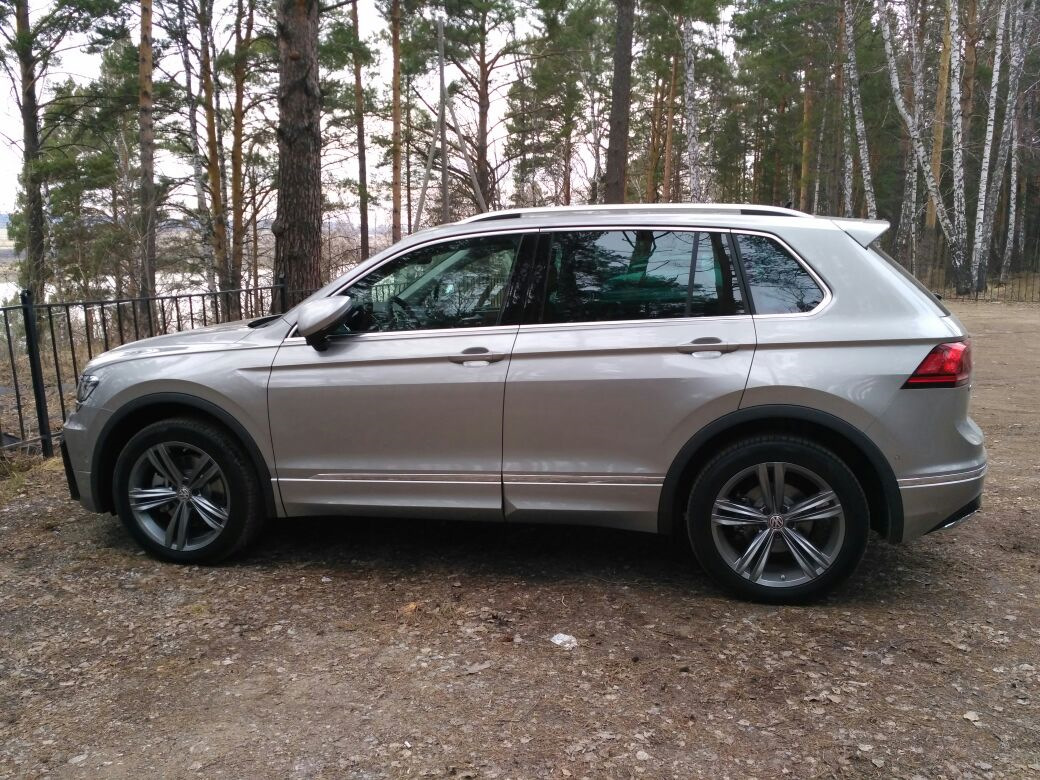 Тигуан стейдж 1. Диски Volkswagen Tiguan Sportline. Tiguan Sportline.