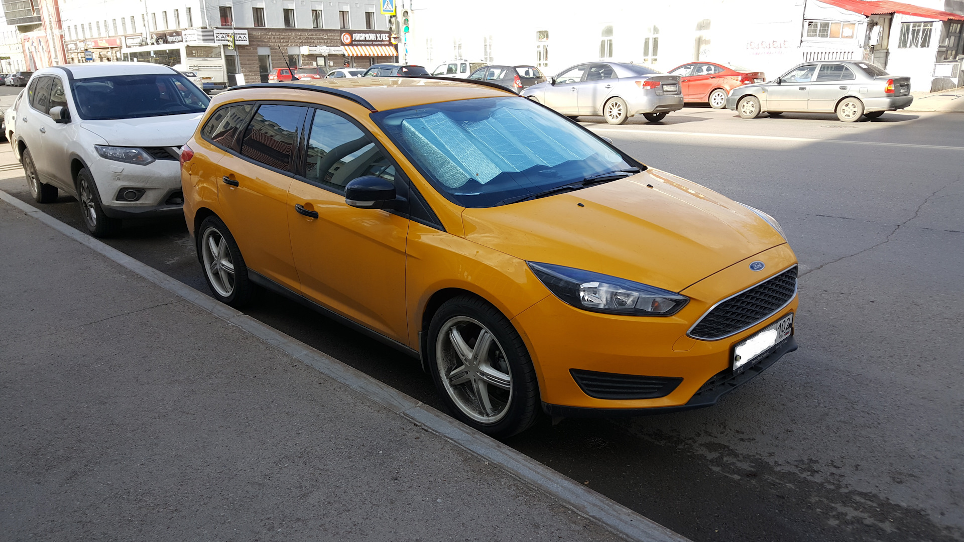 Такси в аренду без залога и депозита. Форд фокус 3 универсал желтый. Форд фокус 3 универсал 2016 желтый. Ford Focus 3 такси. Ford Focus универсал желтый.