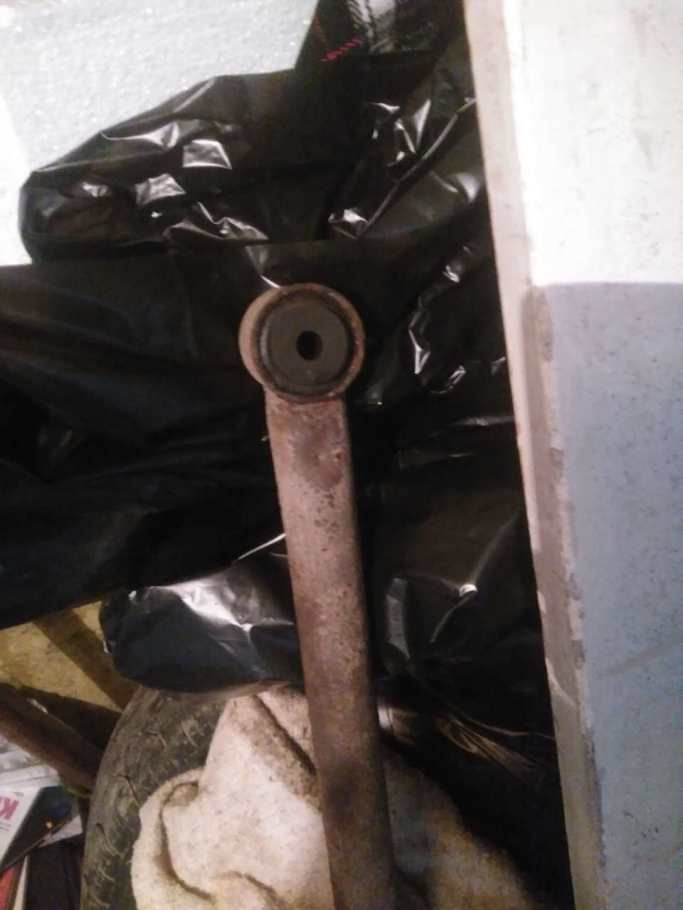 Замена втулок реактивных тяг часть 2 — Chevrolet Niva, 1,7 л, 2012 года ...