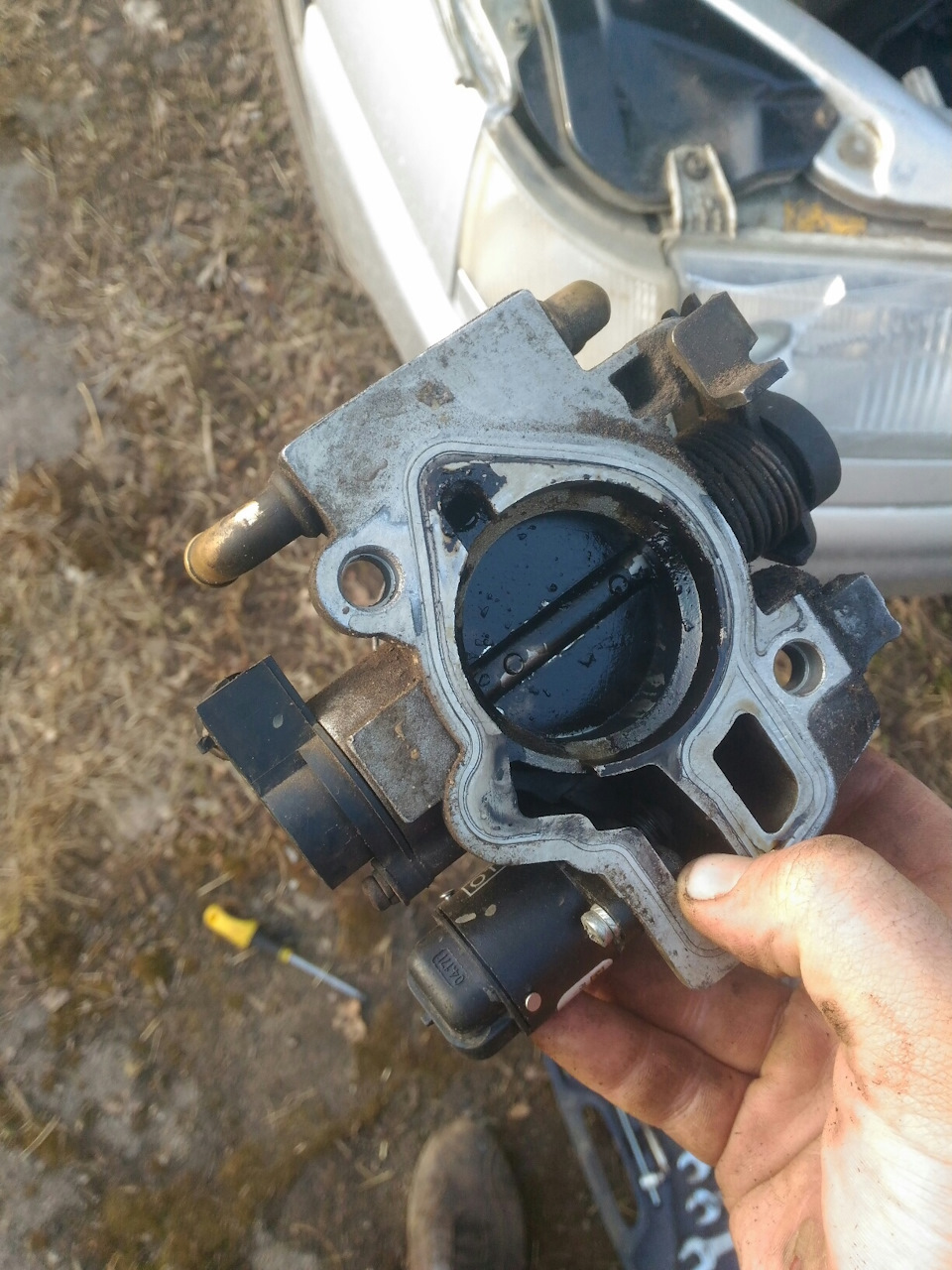 Чистка дроссельной заслонки… — Lada 21124, 1,6 л, 2007 года | своими ...