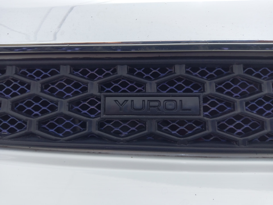 Значок YUROL — Lada Приора хэтчбек, 1,6 л, 2009 года | стайлинг | DRIVE2