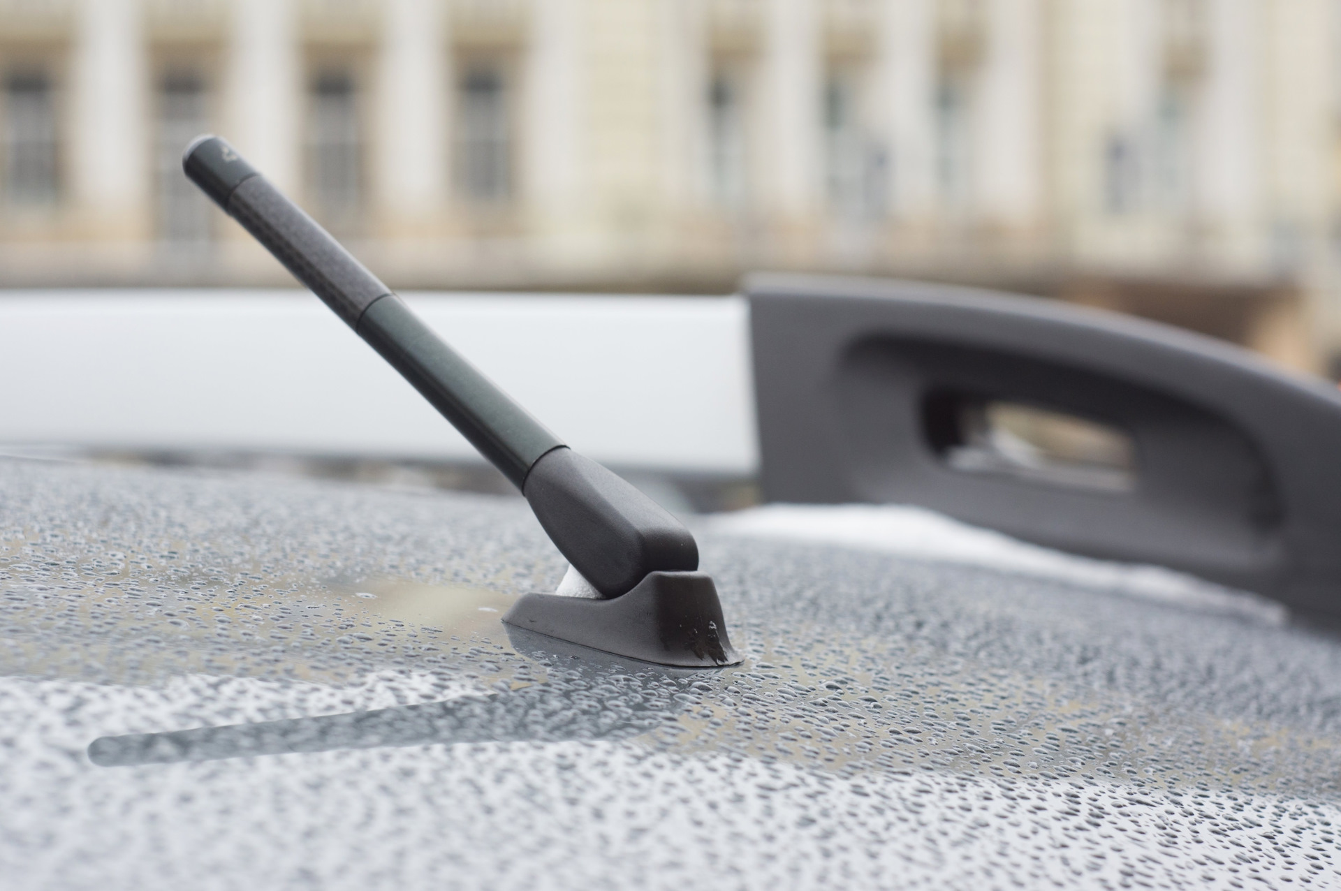 Рено дастер 2012 антенна. Автомобильная антенна для рено дастер. Антенна рено дастер 2016. Штырь антенны рено логан 1 артикул. Короткая антенна на рено дастер.