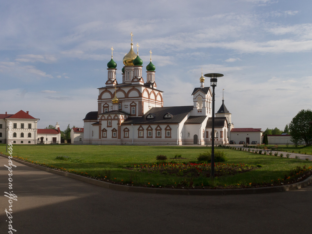 Троице Сергиев Варницкий монастырь осень