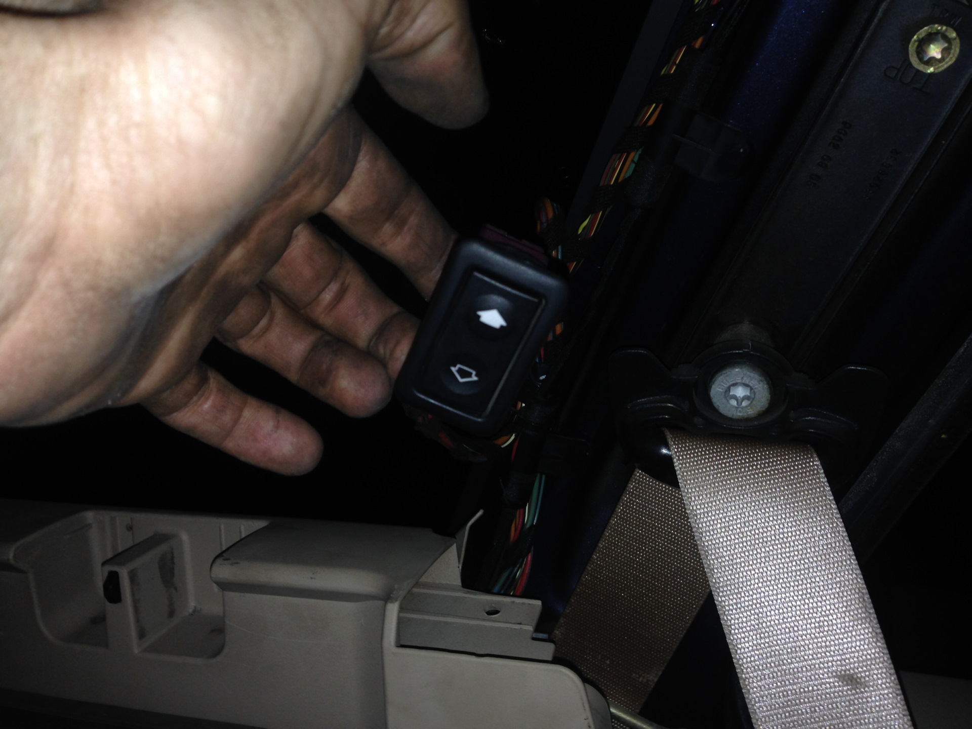 электропривод заднего сидения