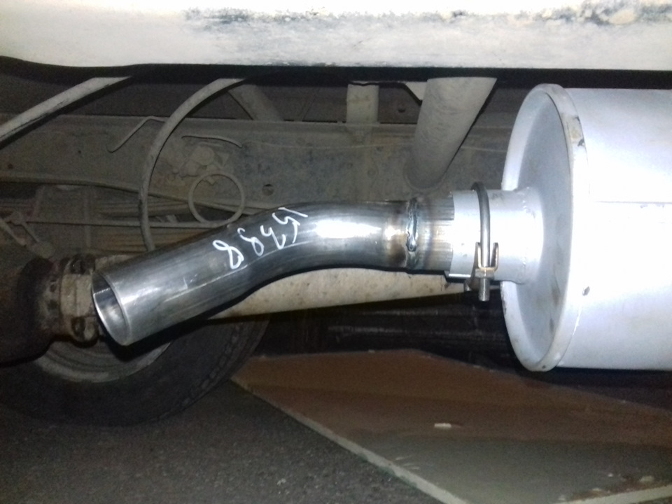 Полез менять глушак, а поменял масло, подвесной и крестовины)) — ГАЗ ...