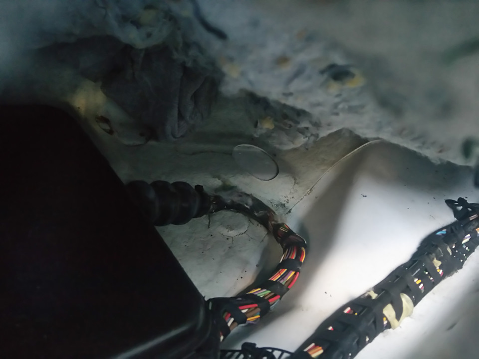 течет дверь пассат б5 6f70cc04l66 960