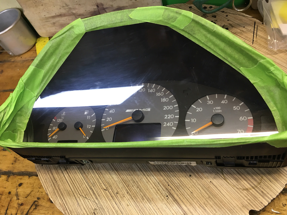 Удаление царапин на стекле приборного щитка — Mercedes-Benz G-Class ...