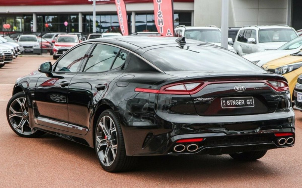 Kia Stinger gt черный