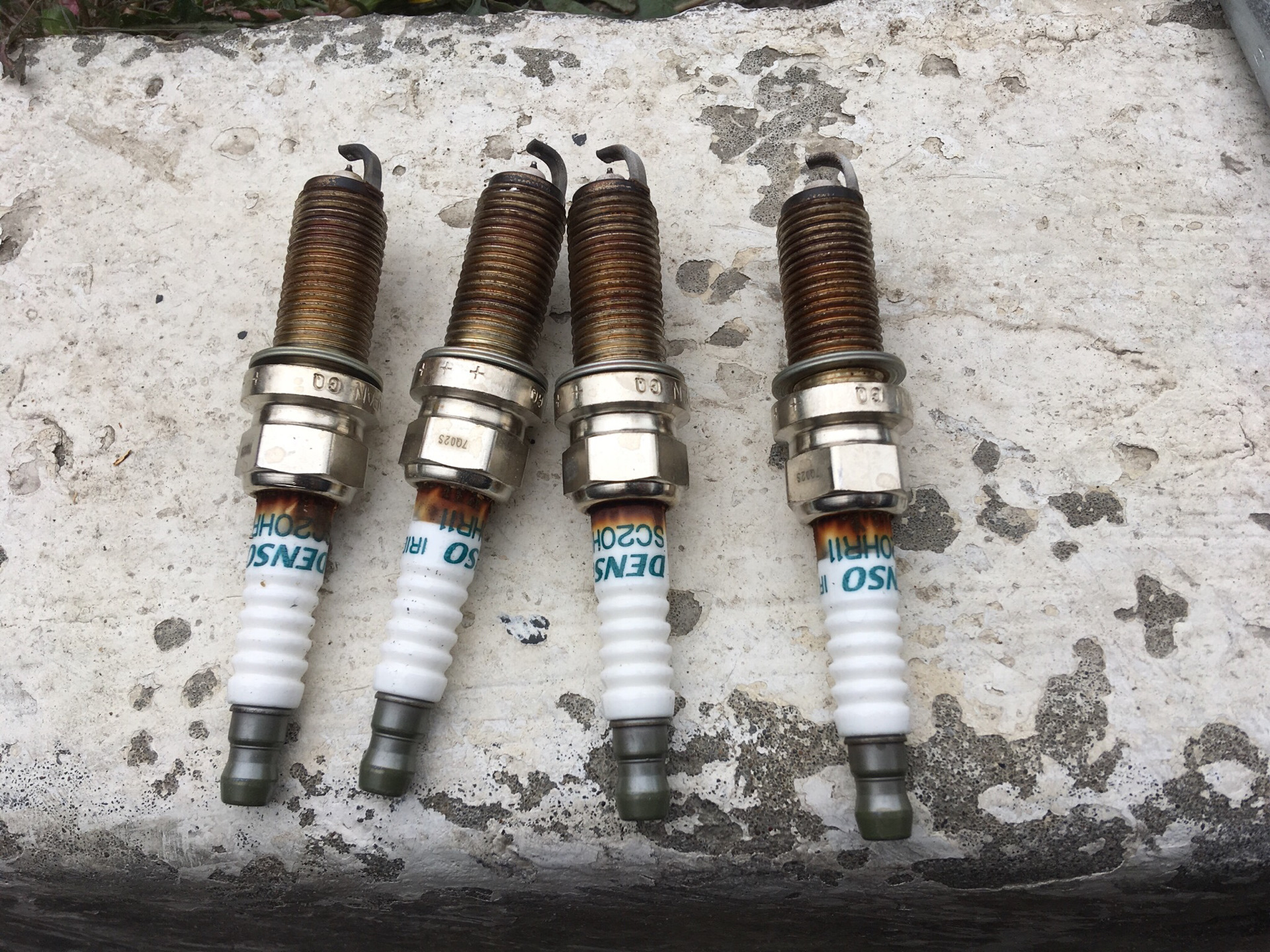 Замена свечей зажигания тойота рав. Замена свечей зажигания тойота рав. Тойота рав 4 2 свечи зажигания. Свечи зажигания тойота рав 4. Замена свечей зажигания тойота рав.