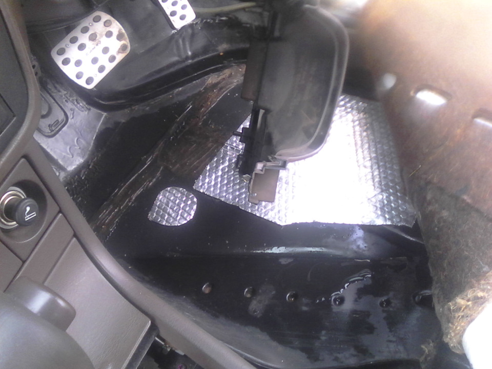 Самое мокрое место оказалось, в ложбине под воздуховод — Toyota Vista (30)