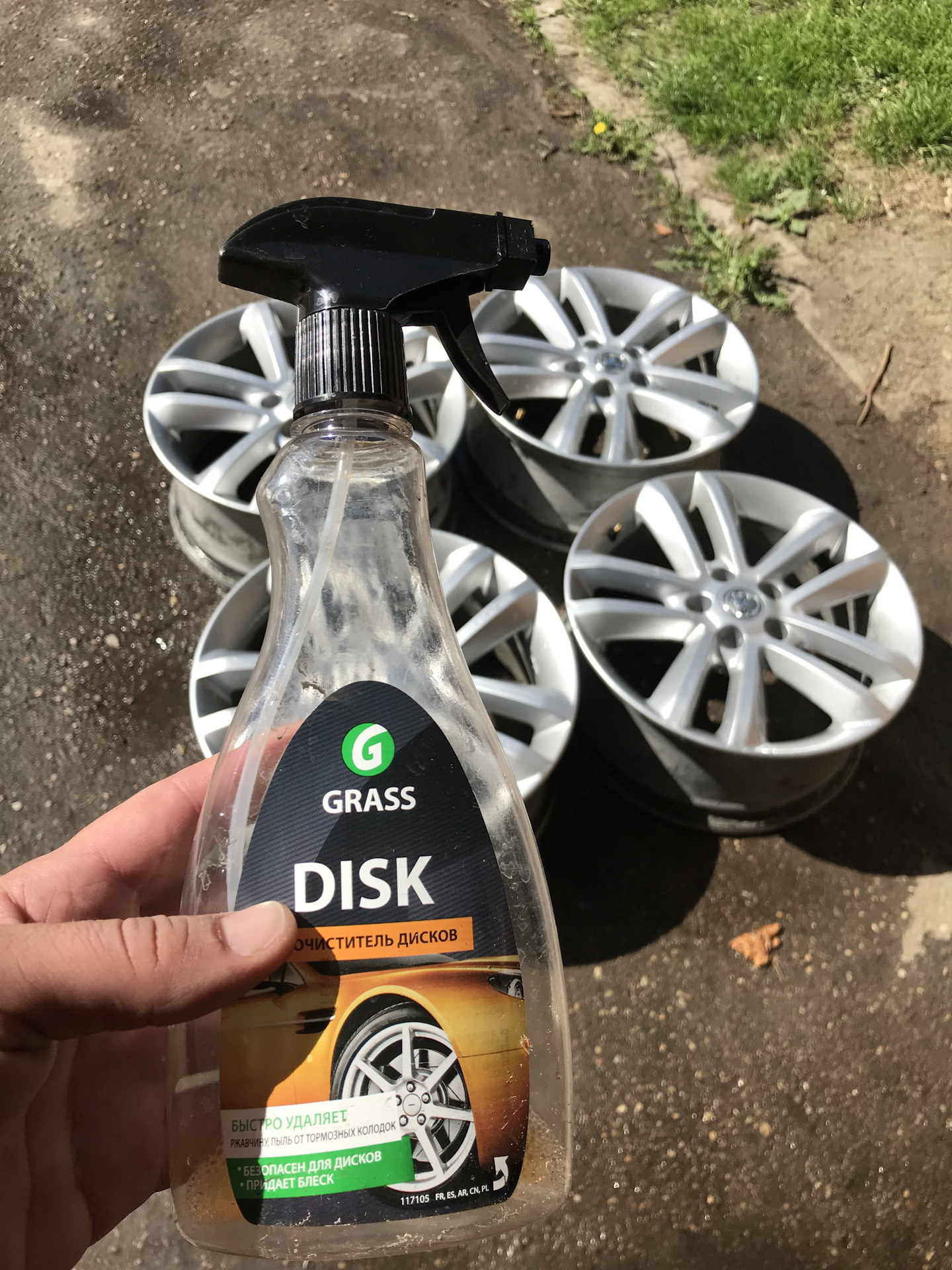Средство для очистки дисков автомобиля