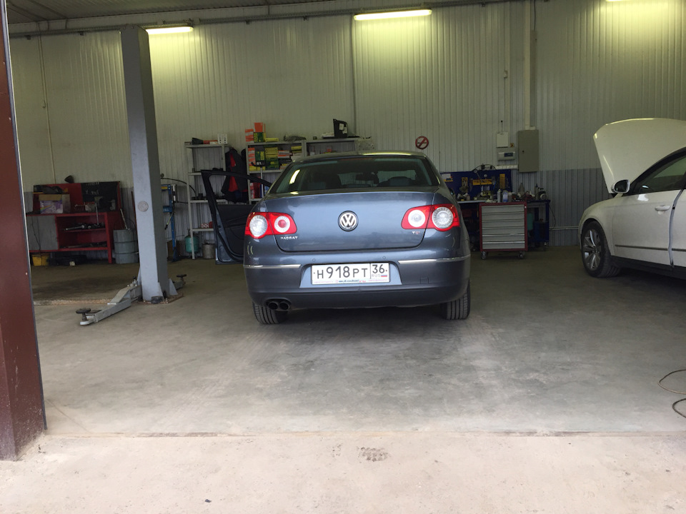 Замена задних колодок. — Volkswagen Passat B6, 1,8 л, 2009 года | визит ...