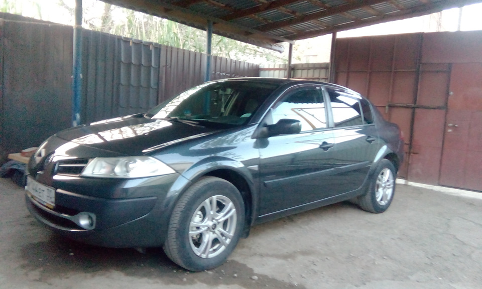 Полировка кузова пастой 3М — Renault Megane II, 1,6 л, 2008 года ...