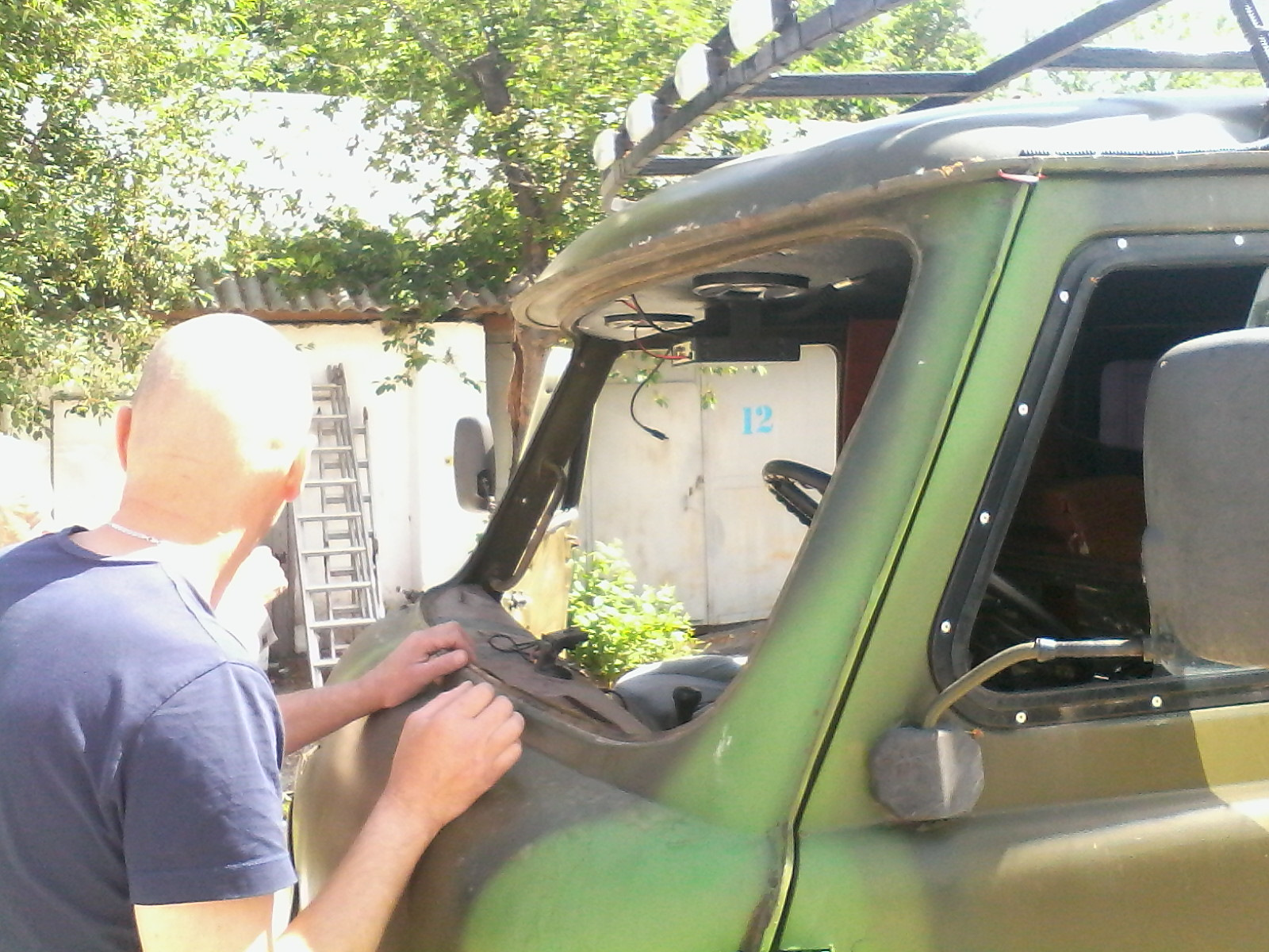 Лобовое стекло уаз буханка. Фиксатор лобового стекла уаз-469. Как вставить лобовое стекло на уаз буханка своими руками. Уплотнитель бокового стекла уаз 469. Лобовое стекло уаз буханка.