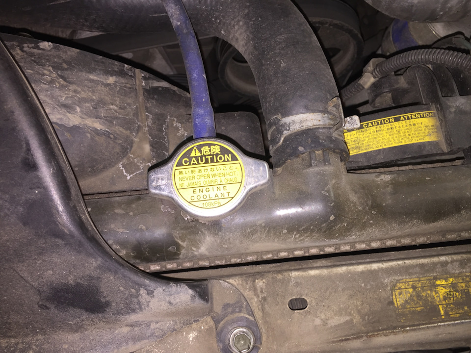 Давит антифриз из бачка / Вопрос — Toyota Mark II (100), 2,5 л, 1999 ...