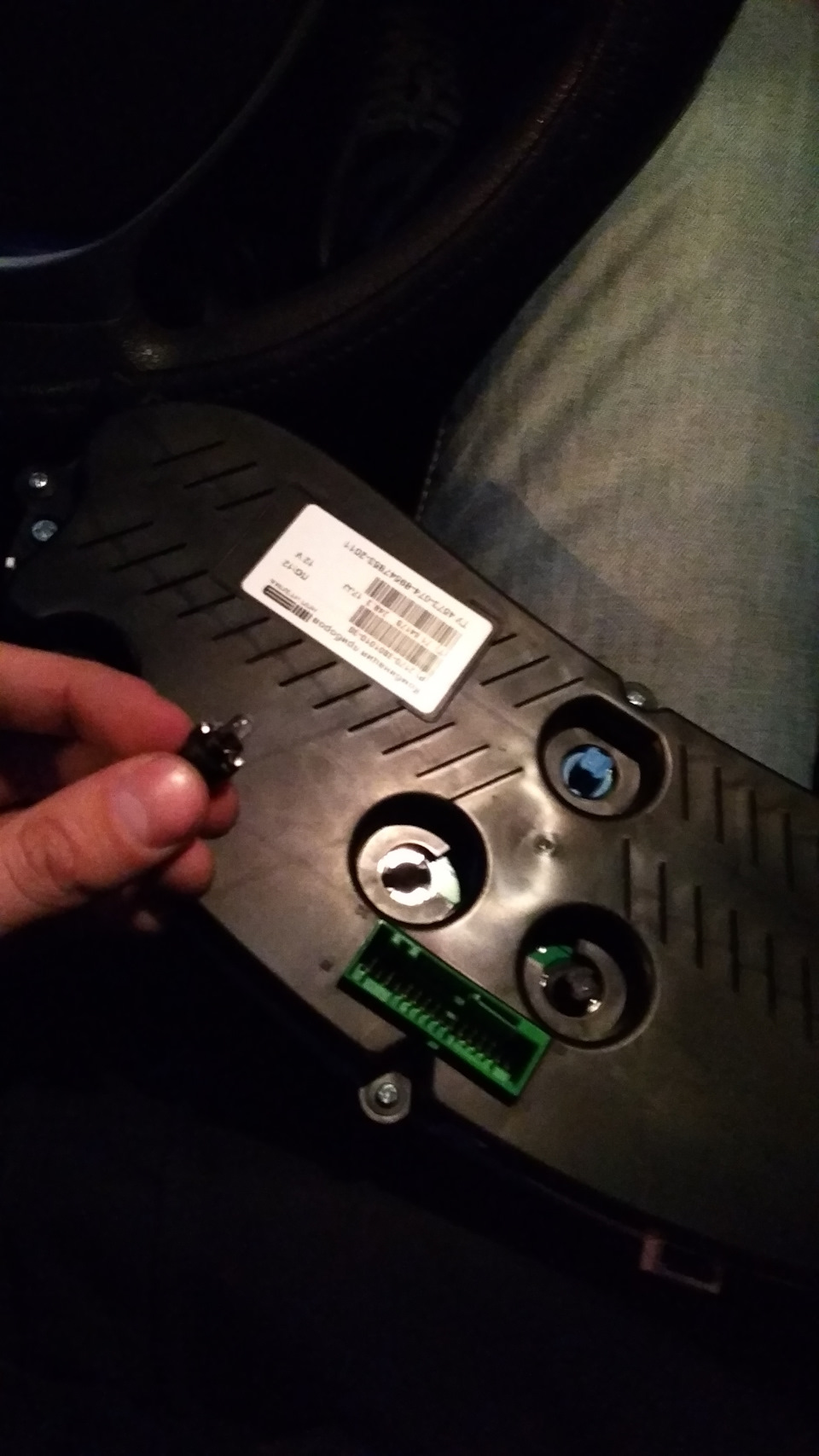 Замена ламп в приборке — Lada Приора хэтчбек, 1,6 л, 2013 года ...